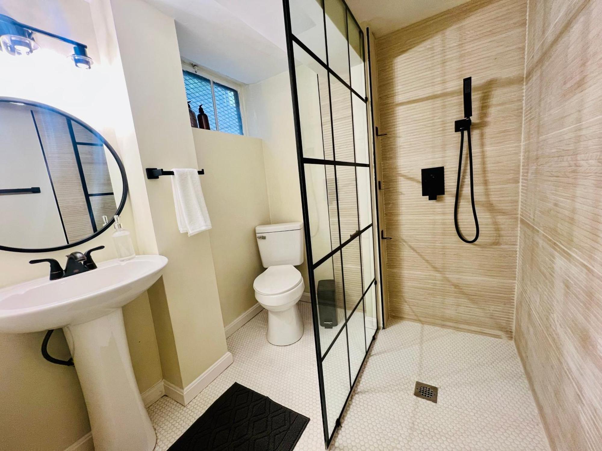 צ'בי צ'ייס Dc'S Best Location 4 Bed With Parking Walk To Metro And Nightlife Bethesda Row מראה חיצוני תמונה